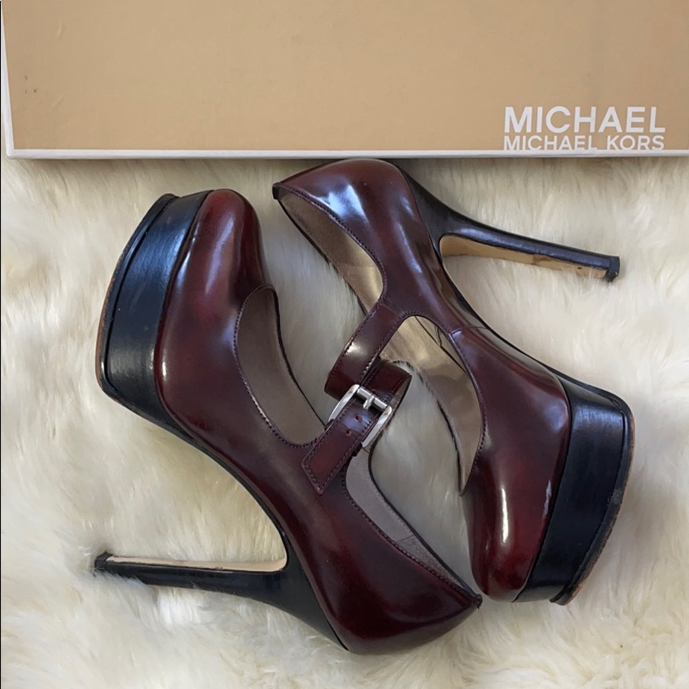 SOLD Michael Kors heels - Picture 3 of 6